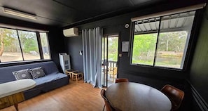 1 habitación y ropa de cama