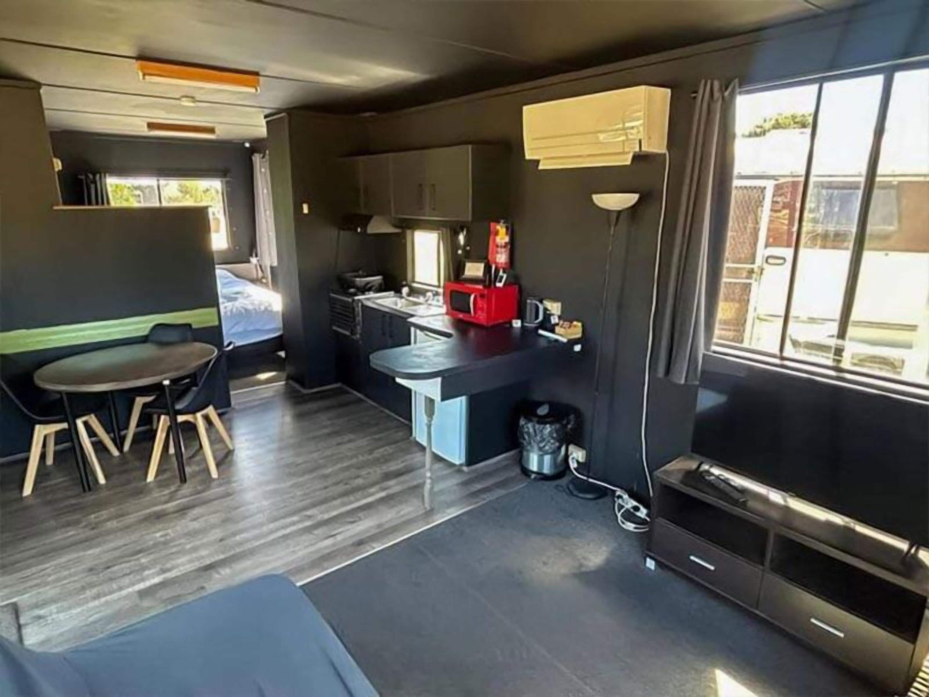 Classic Cottage, 1 Queen Bed | Bed sheets