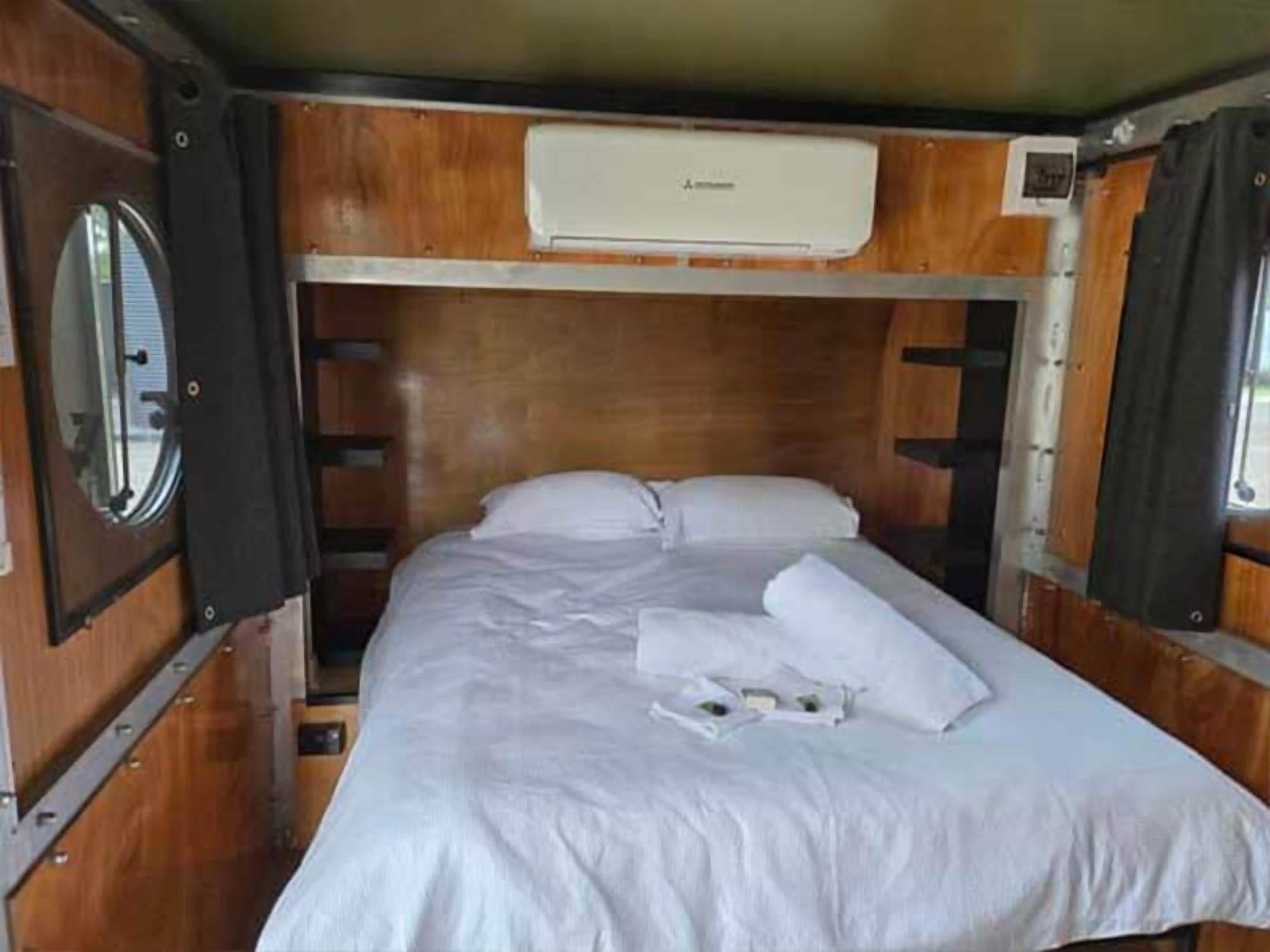 Design Cabin, 1 Queen Bed | Bed sheets