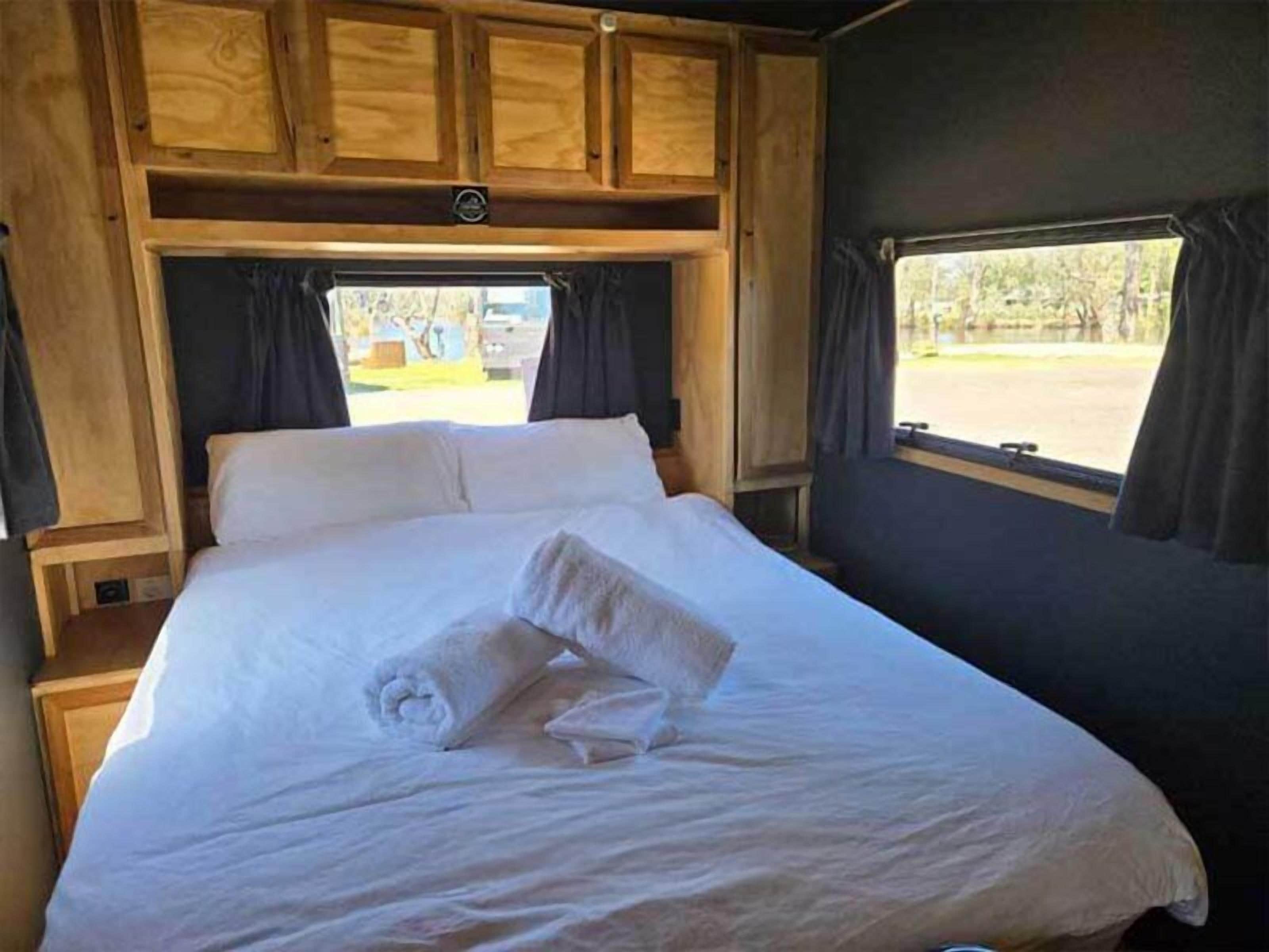 Design Cabin, 1 Queen Bed | Bed sheets