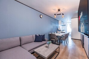 Interior - Perlee Shinimamiya (Osaka)