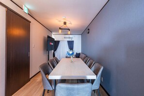 Deluxe House | In-room dining