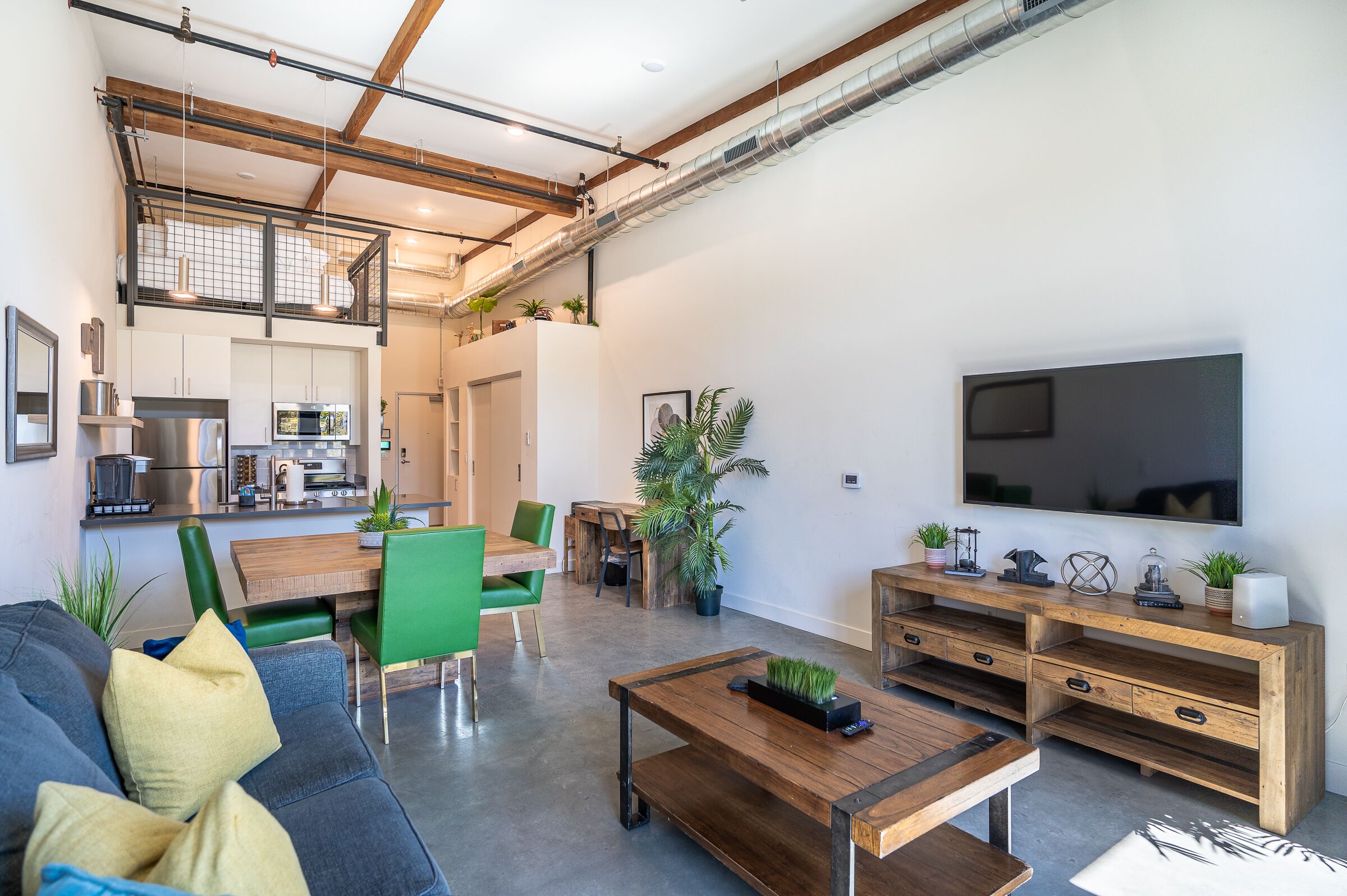 Downtown Loft with Gym - AC - 65"4K TV - Disney 