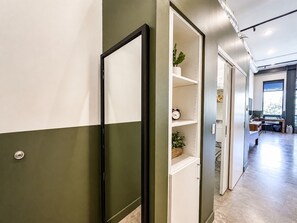 Interior - Dog Friendly DTSA Loft 5 Miles to Disney w/ Gym (Santa Ana)