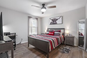 3 bedrooms, desk, iron/ironing board, free WiFi