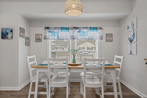 Entire Modern Home in Prime Dining & Shopping Area