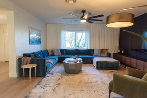 TV, mesa de pingue-pongue