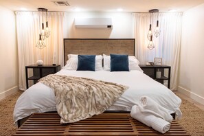 5 bedrooms, iron/ironing board, WiFi, bed sheets