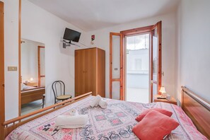 Standard-Haus, 2 Schlafzimmer, 2 Bäder (Villetta Azzurra near the sea) | 2 Schlafzimmer, kostenloses WLAN, Bettwäsche