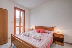 Standard-Haus, 2 Schlafzimmer, 2 Bäder (Villetta Azzurra near the sea) | 2 Schlafzimmer, kostenloses WLAN, Bettwäsche