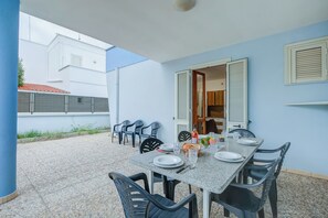 Outdoor dining - Villetta Azzurra near the sea (Melendugno)