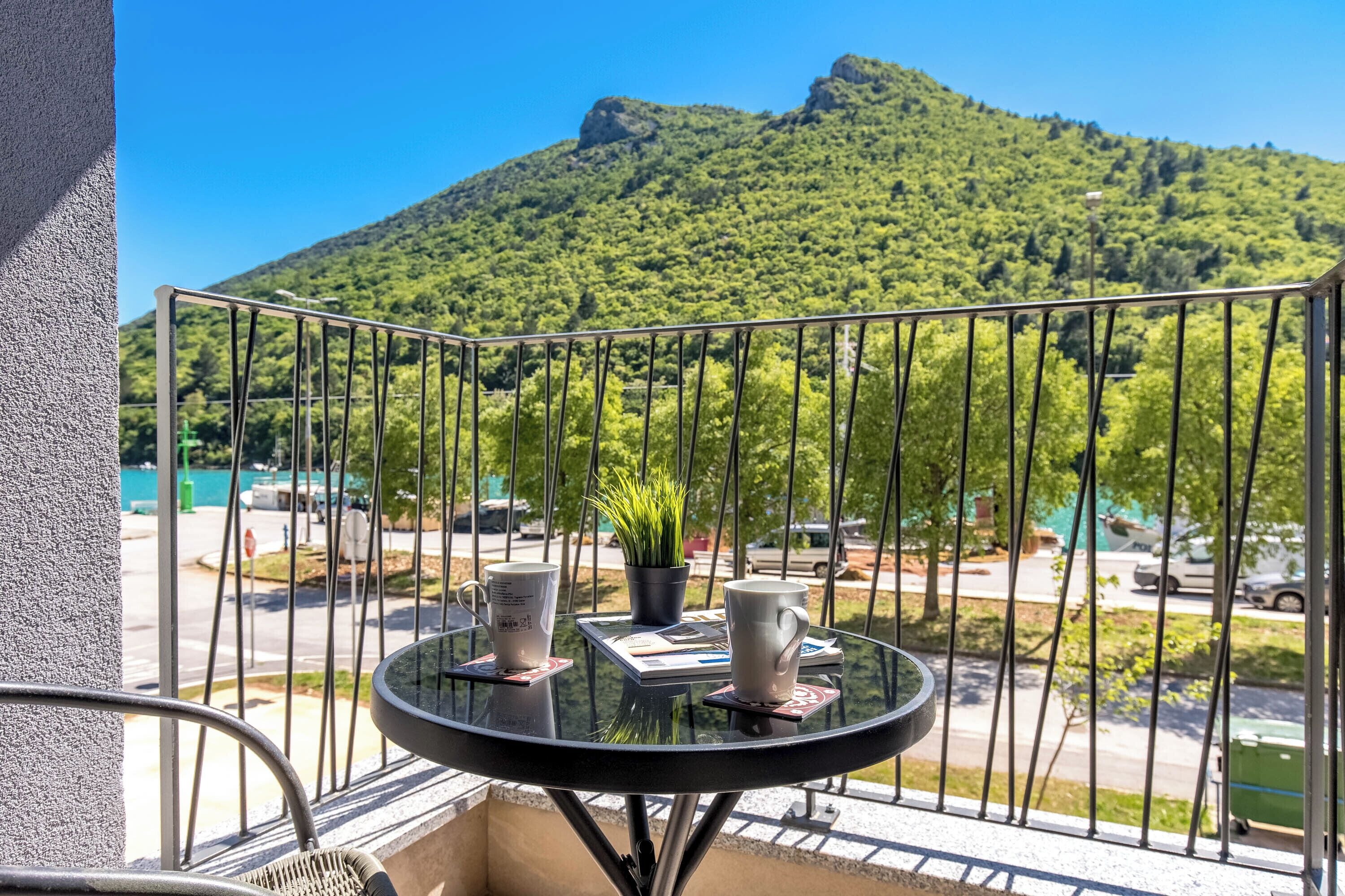 อพาร์ทเมนท์สำหรับครอบครัว, หลายห้องนอน, หันหน้าสู่ทะเล (Apartment Lady Laura) | ระเบียง