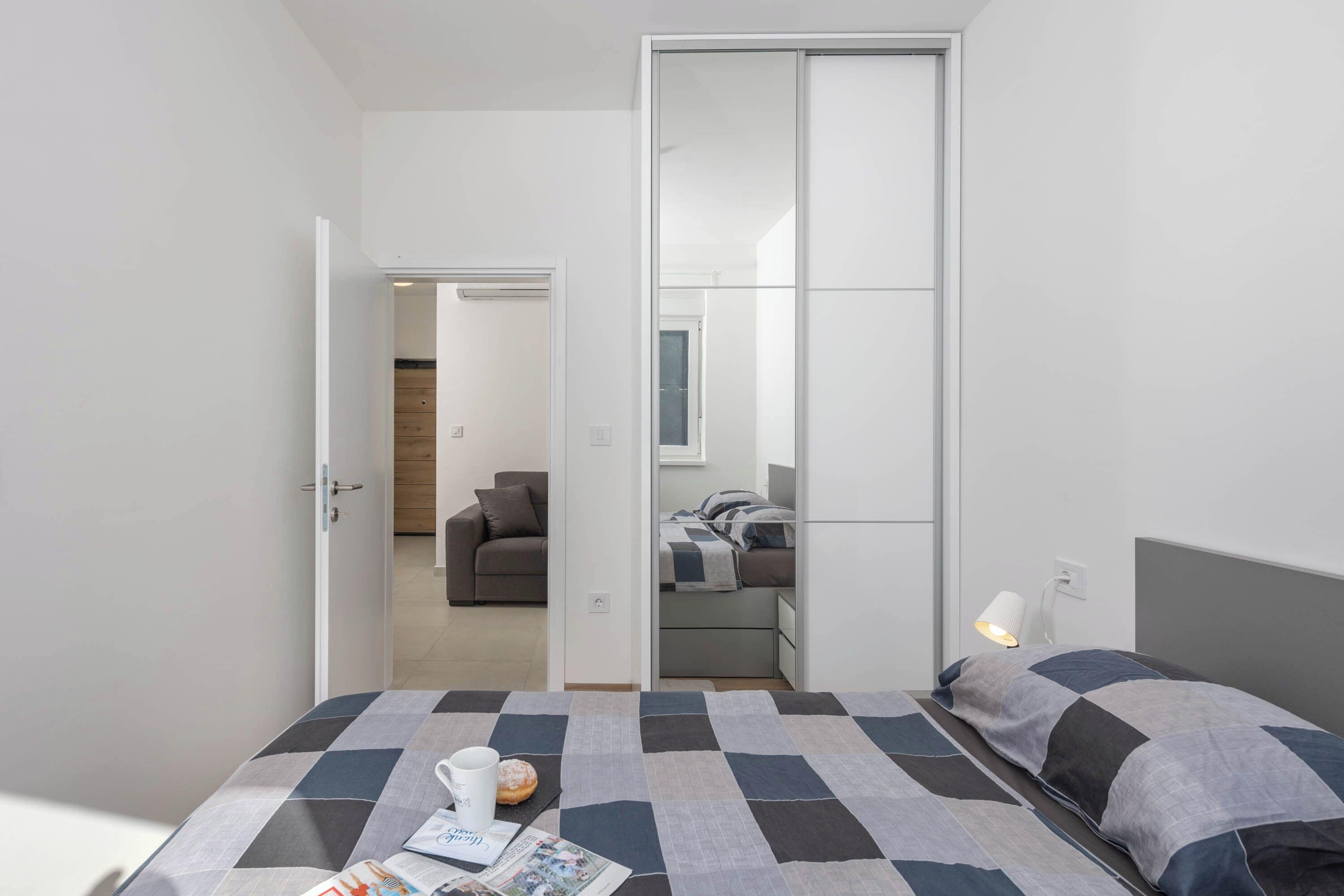 Standard Apartment, Multiple Bedrooms, Sea Facing (Apartment La Health) | 1 bedroom, iron/ironing board, free WiFi, bed sheets