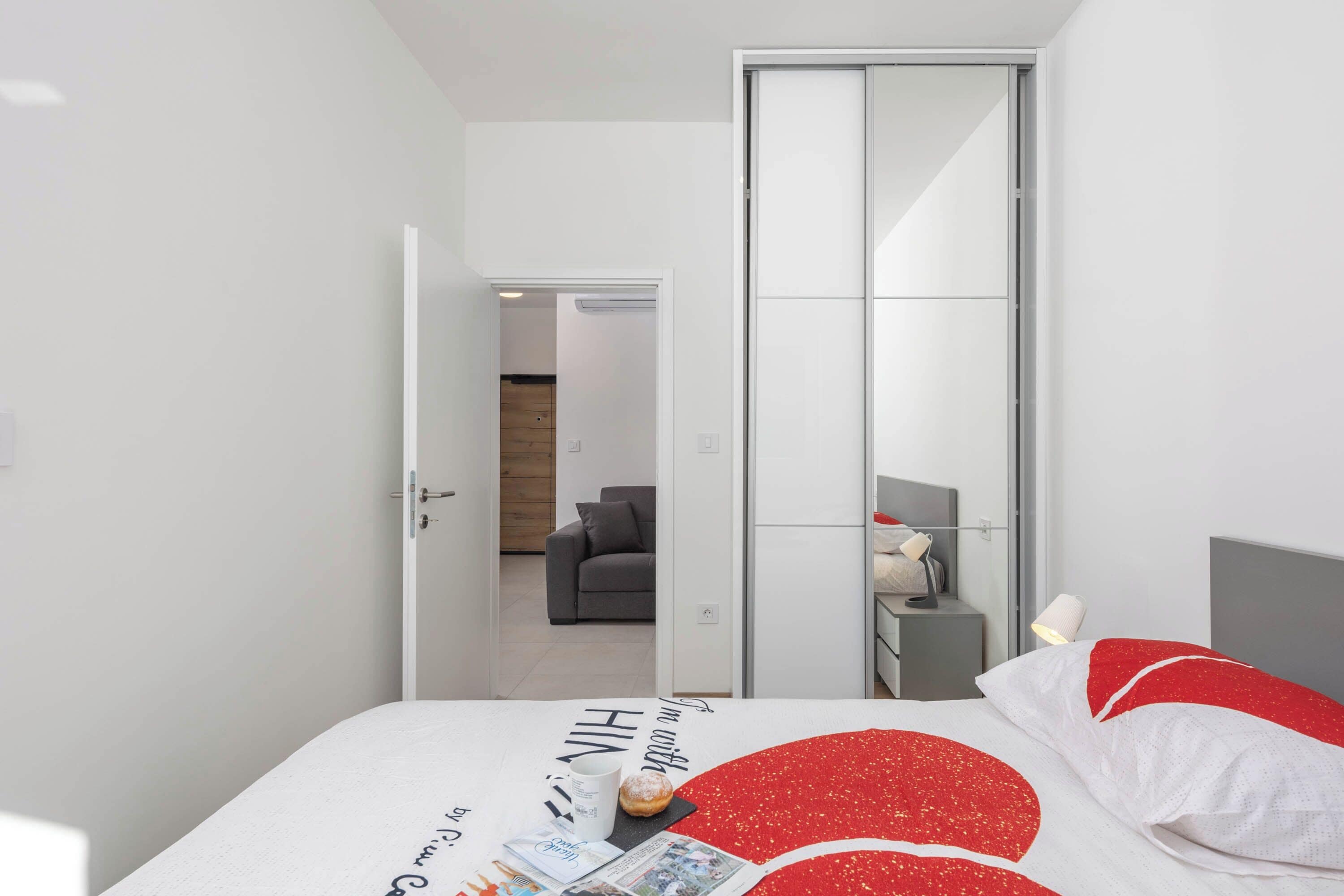 Family Apartment, Multiple Bedrooms, Sea Facing (Apartment Lady Laura) | 1 bedroom, iron/ironing board, free WiFi, bed sheets