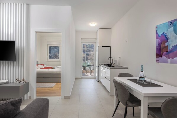 Family Apartment, Multiple Bedrooms, Sea Facing (Apartment Lady Laura) | Living area | 21-inch Smart TV with satellite channels - Seafront Villa Andrijana (Krsan)