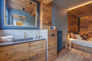 Combined shower/bathtub, hair dryer, bidet, towels - Simona Luxury Apartment few steps from sk (Sestriere)