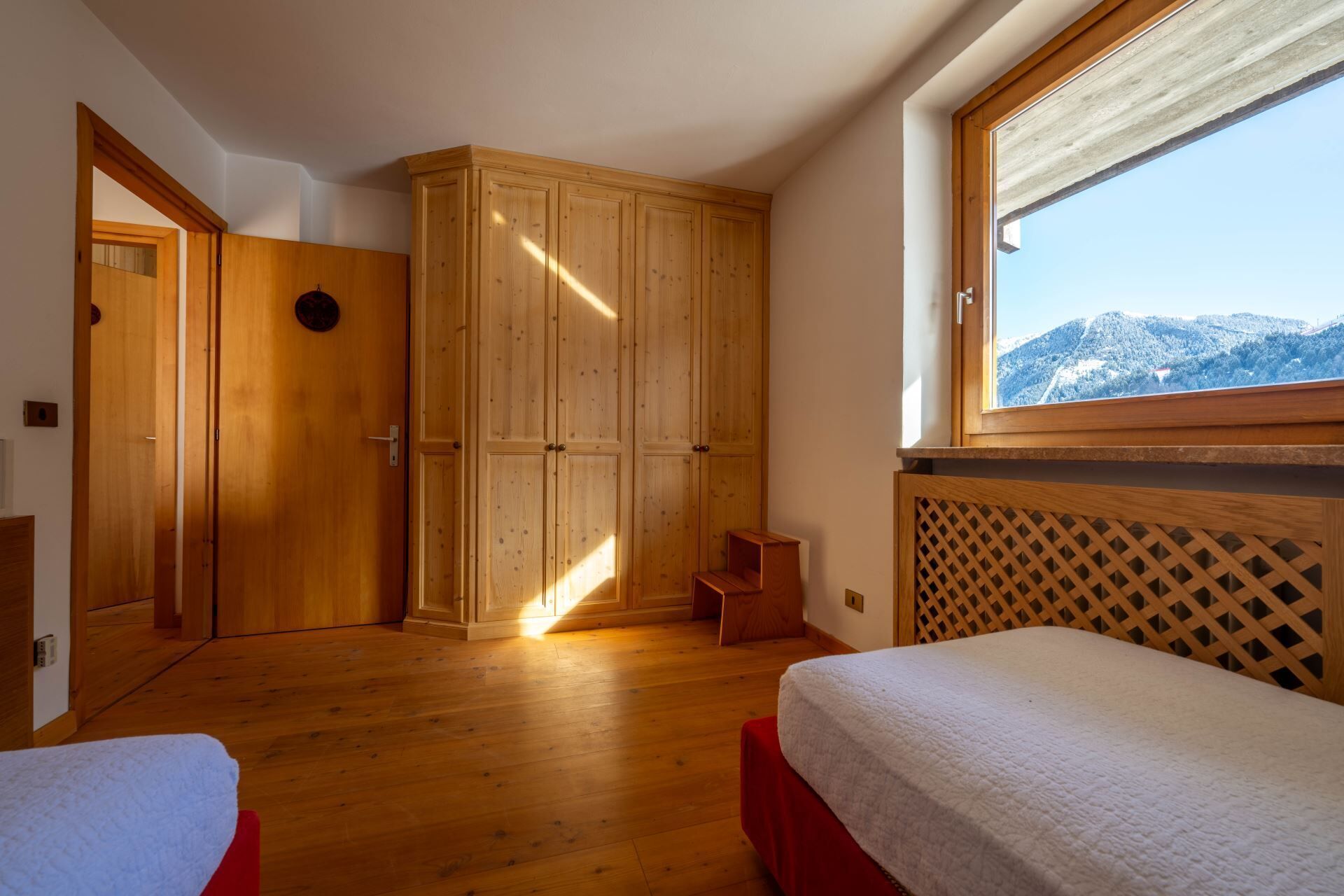 2 bedrooms, iron/ironing board, WiFi