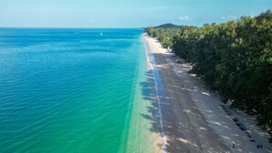 Beach nearby, white sand, free beach shuttle, free beach cabanas - Garden Chalet Koh Lanta (Ko Lanta)