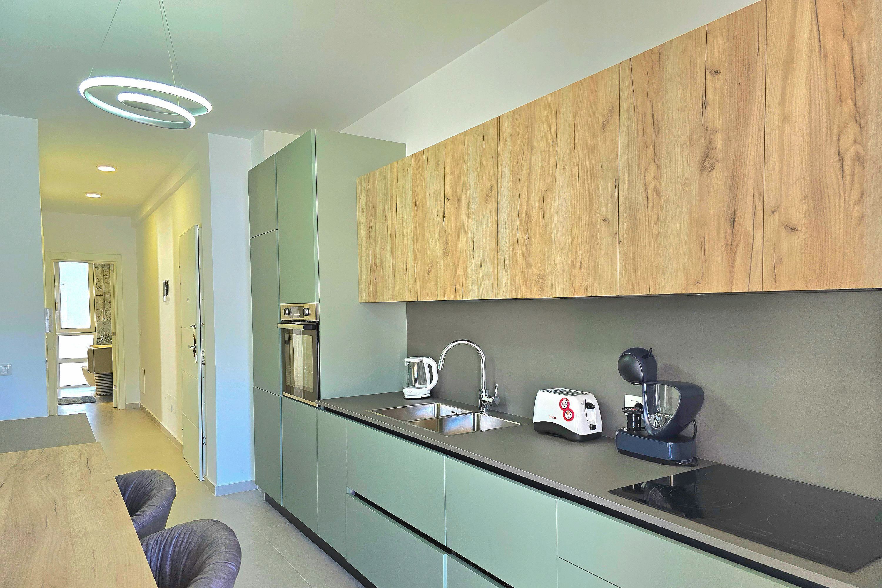 Tủ lạnh, lò nướng, bếp nấu, máy rửa bát 