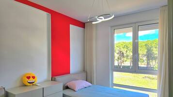 2 عدّة غرف نوم وواي فاي مجانًا وملاءات أسرّة