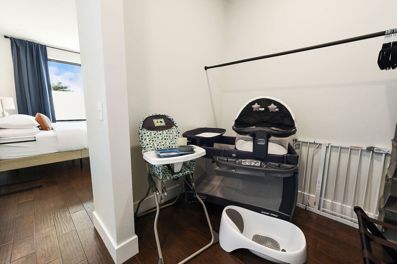 3 bedrooms, desk, iron/ironing board, travel crib