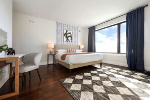 3 chambres, bureau, fer et planche à repasser, lit parapluie