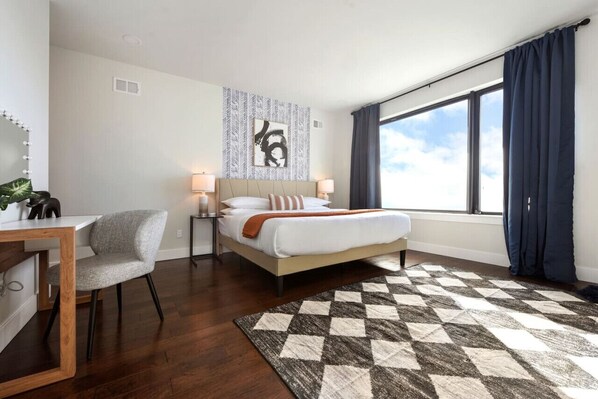 3 Schlafzimmer, Schreibtisch, Bügeleisen/Bügelbrett, Reisekinderbett