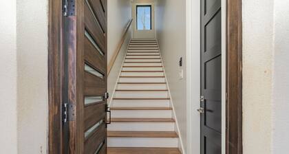 All New spacious cozy in-law suite 1BD minutes to highway 485 & 74