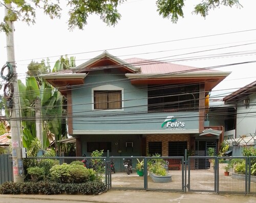 Felli's Guest House 
