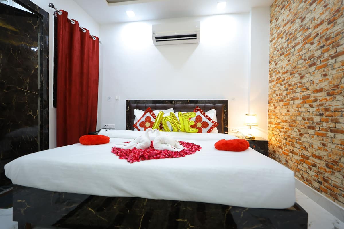 1 bedroom, premium bedding, memory foam beds, free WiFi