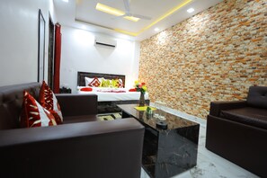 Premium bedding, memory foam beds, free WiFi - Hotel Rajani (Bareilly)