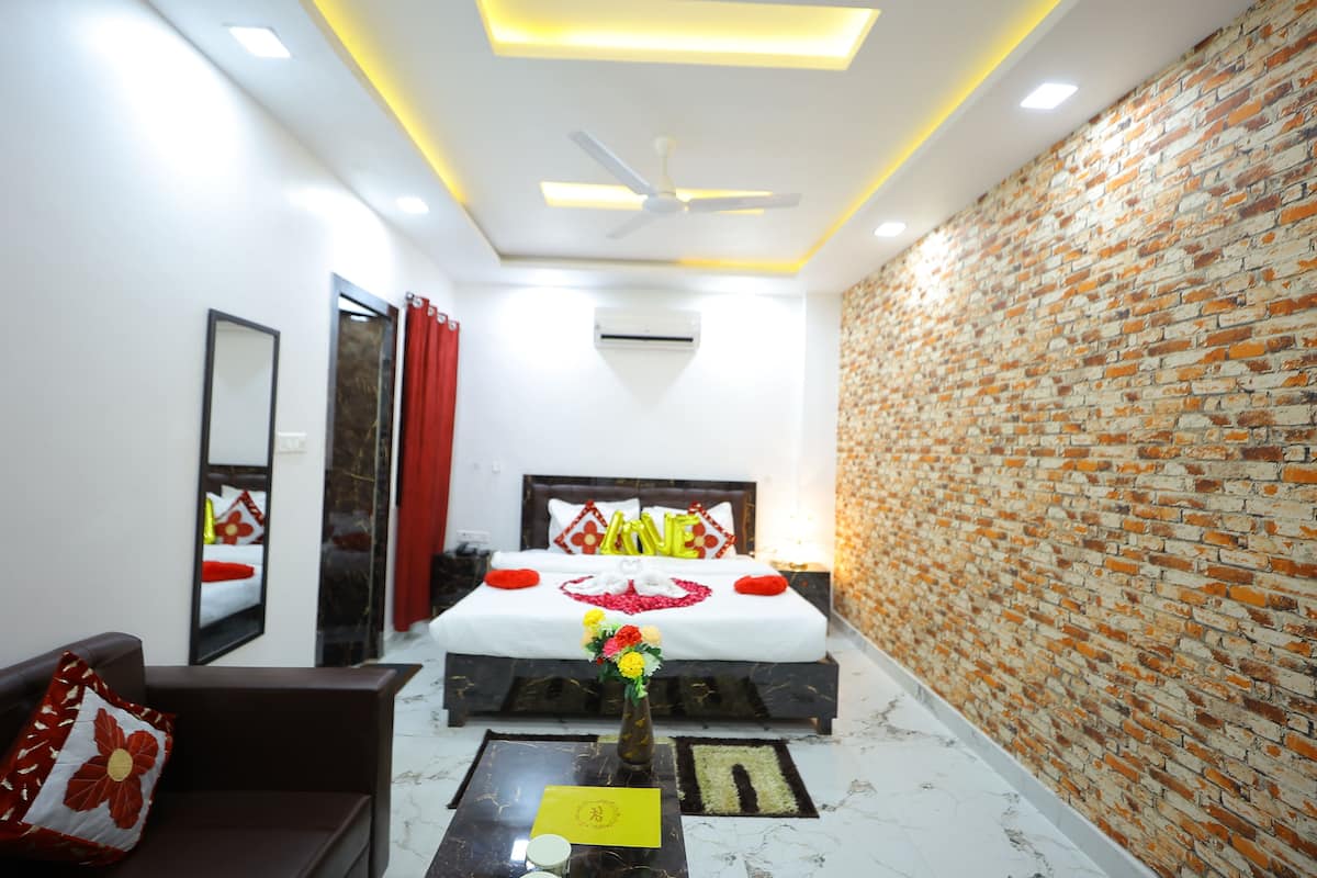 1 bedroom, premium bedding, memory foam beds, free WiFi
