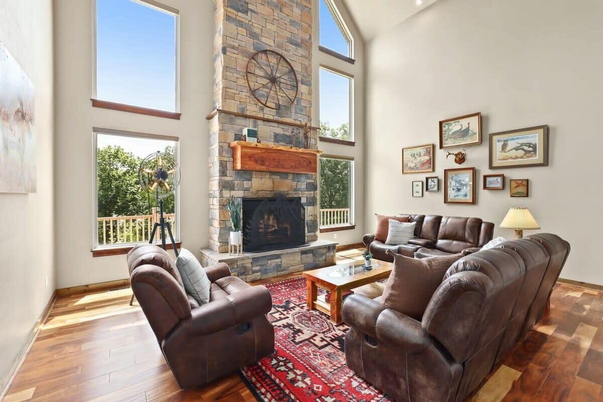 TV, fireplace, offices