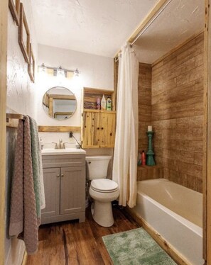 Handtücher, Seife, Shampoo, Toilettenpapier