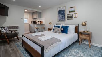 1 slaapkamer, een strijkplank/strijkijzer, reisbedje, gratis wifi