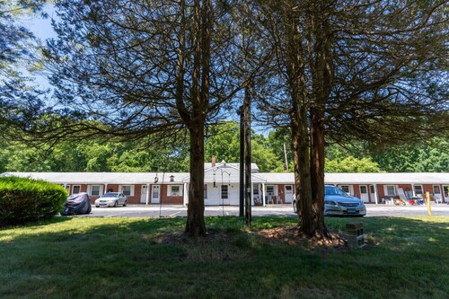 The Pratt Studio · Near Mystic, Casinos + USCGA