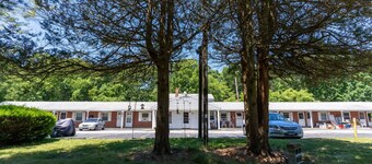 The Pratt Studio · Near Mystic, Casinos + USCGA