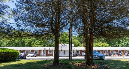 The Pratt Studio · Near Mystic, Casinos + USCGA