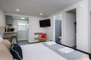 1 bedroom, iron/ironing board, travel cot, free WiFi