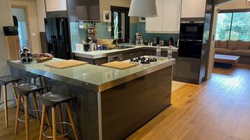 Microwave, oven, stovetop, dishwasher