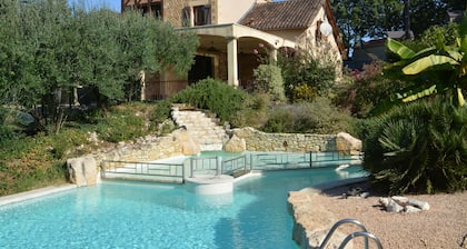 Villa Avec Piscine Dans un Parc de 5200m² en Plein Cœur du Périgord Noir