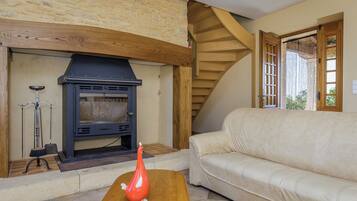 TV, fireplace, stereo