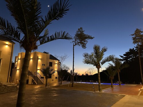 The on tourist hotel