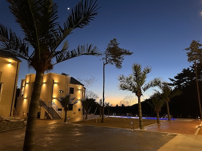 The on tourist hotel