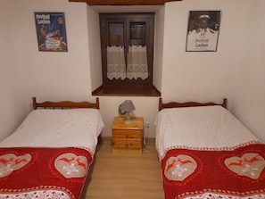 2 chambres, fer et planche à repasser, draps fournis