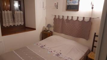 2 chambres, fer et planche à repasser, draps fournis