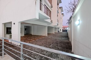 Classic Townhome, 4 Bedrooms | Terrace/patio - FQR Shortlet (Lagos)