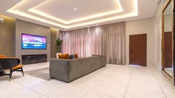 Classic Townhome, 4 Bedrooms | Living area