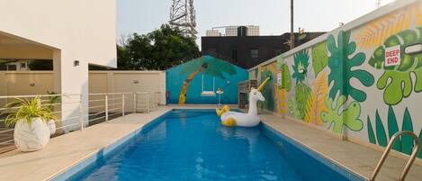 Hồ bơi ngoài trời