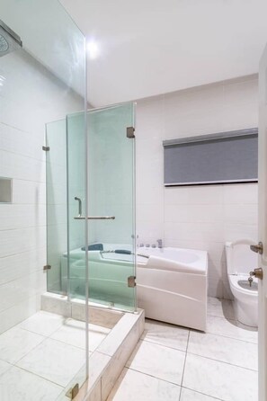 Classic-Stadtwohnung, 4 Schlafzimmer | Badezimmer